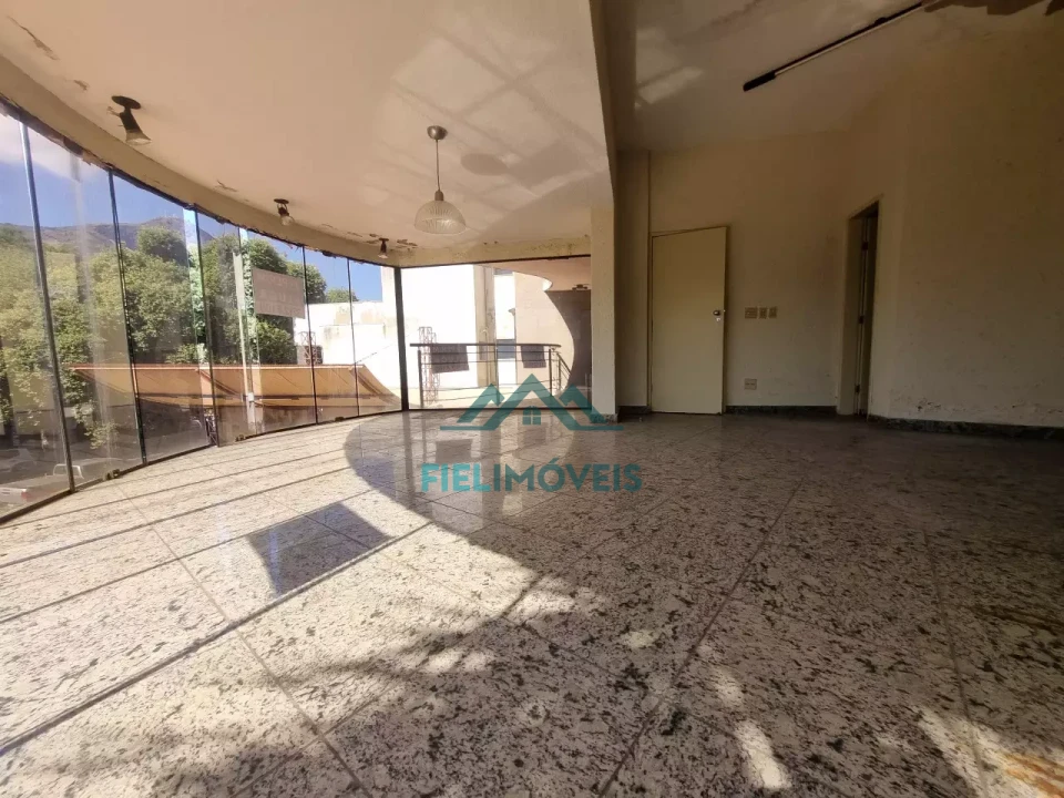 LOJA DE ESQUINA COM 400 MTS NA ILHA