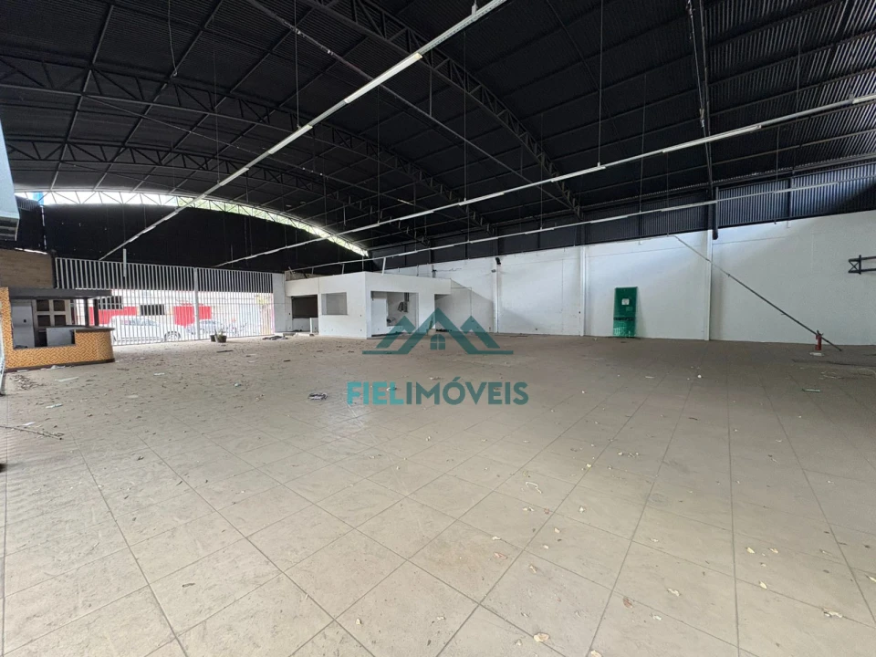 LOJA COM DE ESQUINA COM 1.100 METROS NO CENTRO