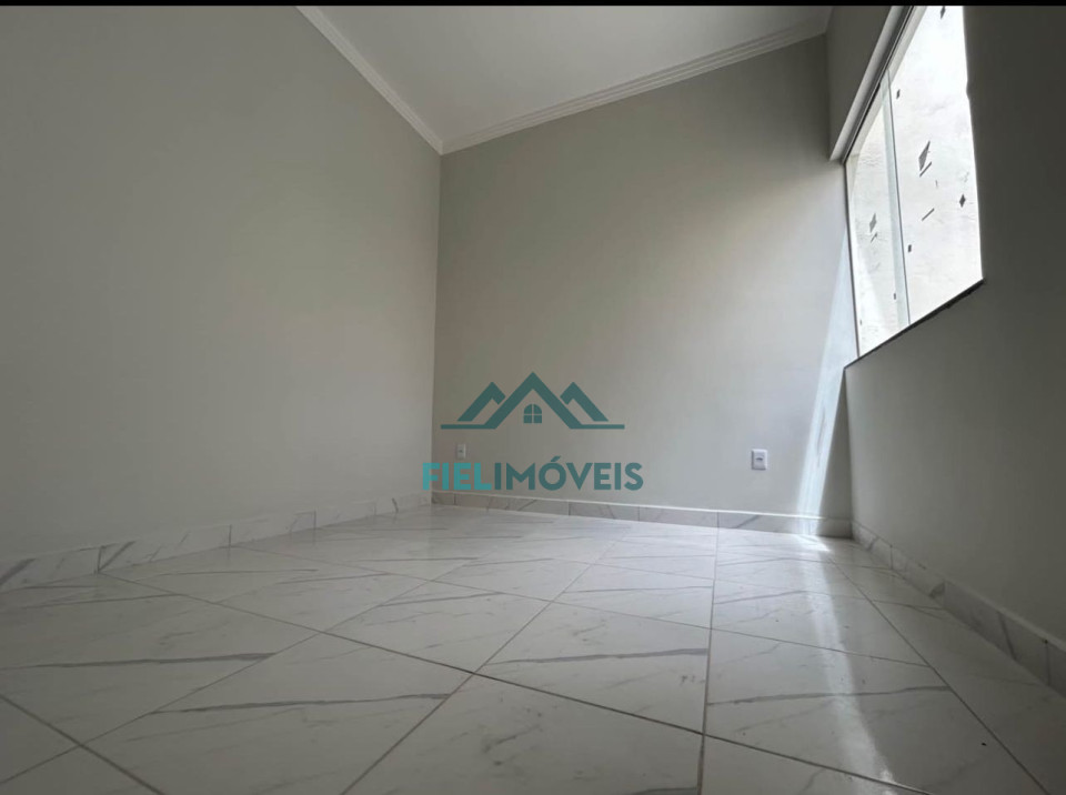 CASA ESPAÇOSA COM 3 QUARTOS E AREA NOS FUNOS