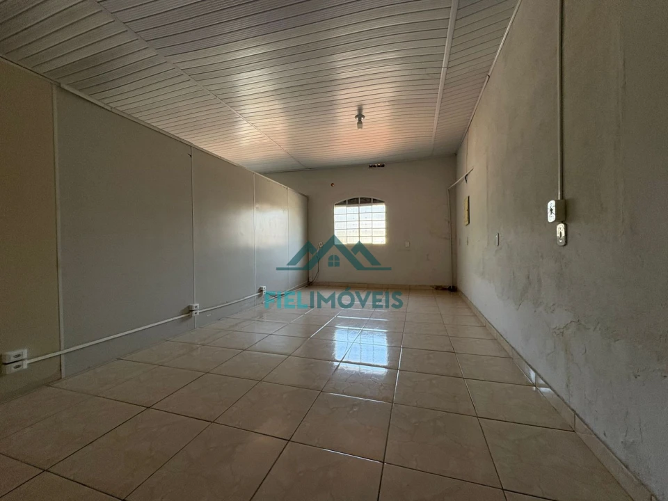 LOJA ESPAÇOSA BEM LOCALIZADA NO CENTRO