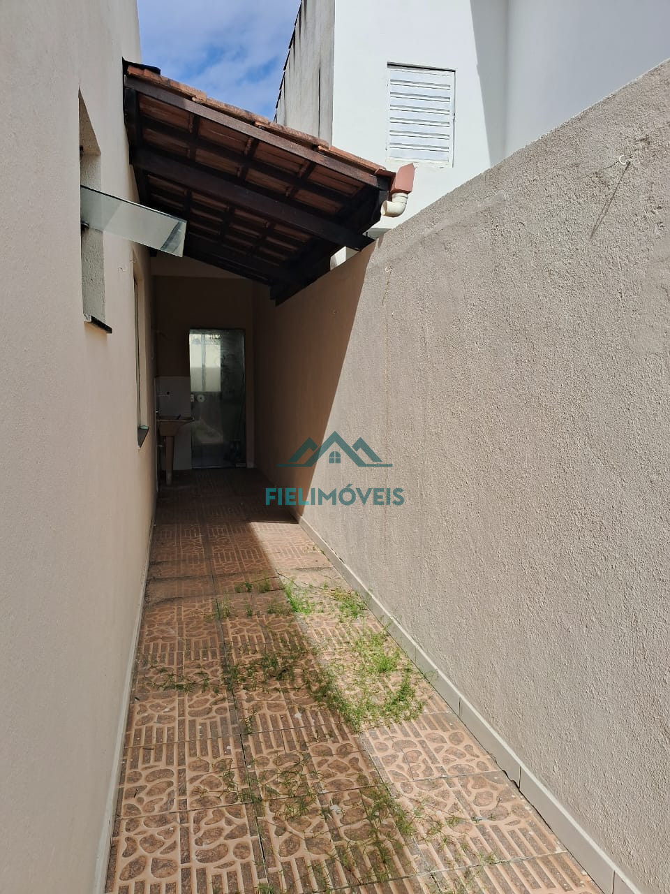 CASA BAIXA BEM LOCALIZADA CARAVELAS.