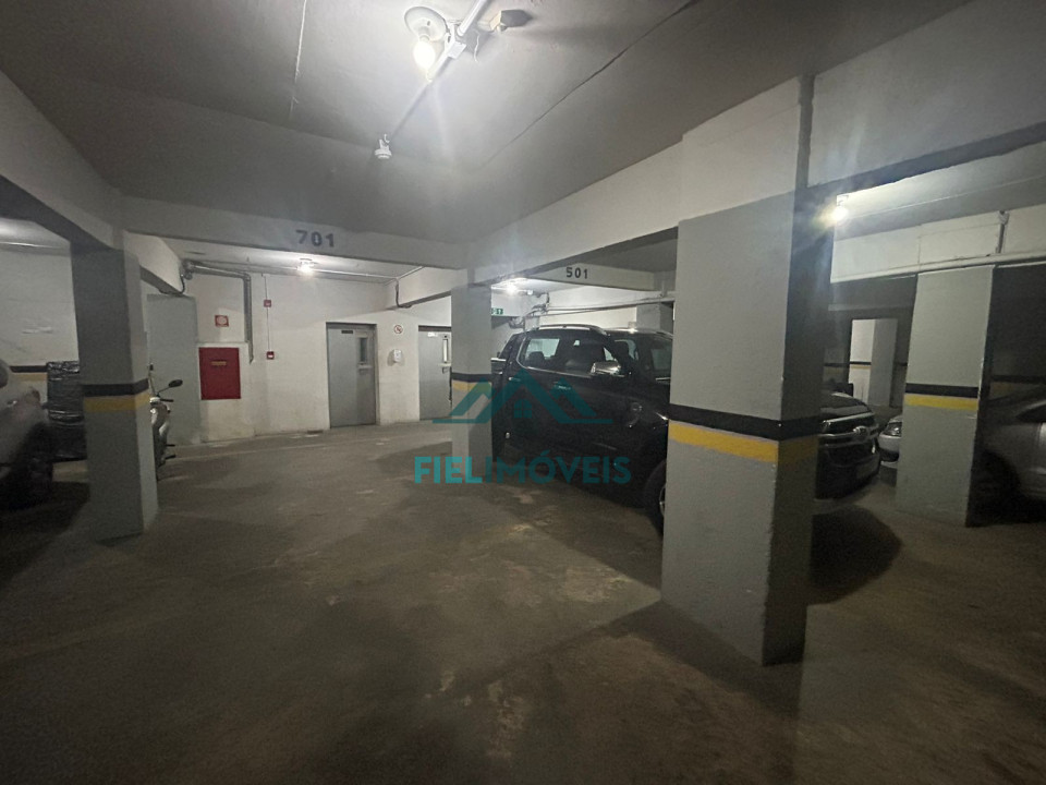 APARTAMENTO ESPAÇOSO NA AVENIDA BRASIL COM EXCELENTE LOCALIZAÇÃO