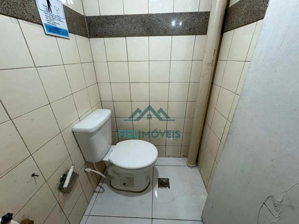 LOJA ESPAÇOSA BEM LOCALIZADA NO CENTRO