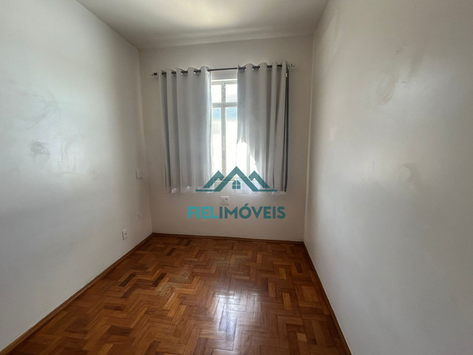 Apartamento espaçoso na ilha, com; suíte (com hidromassagem), 2 quartos (com armários), sala 2 ambientes, cozinha, 2 banheiros, area de serviço,