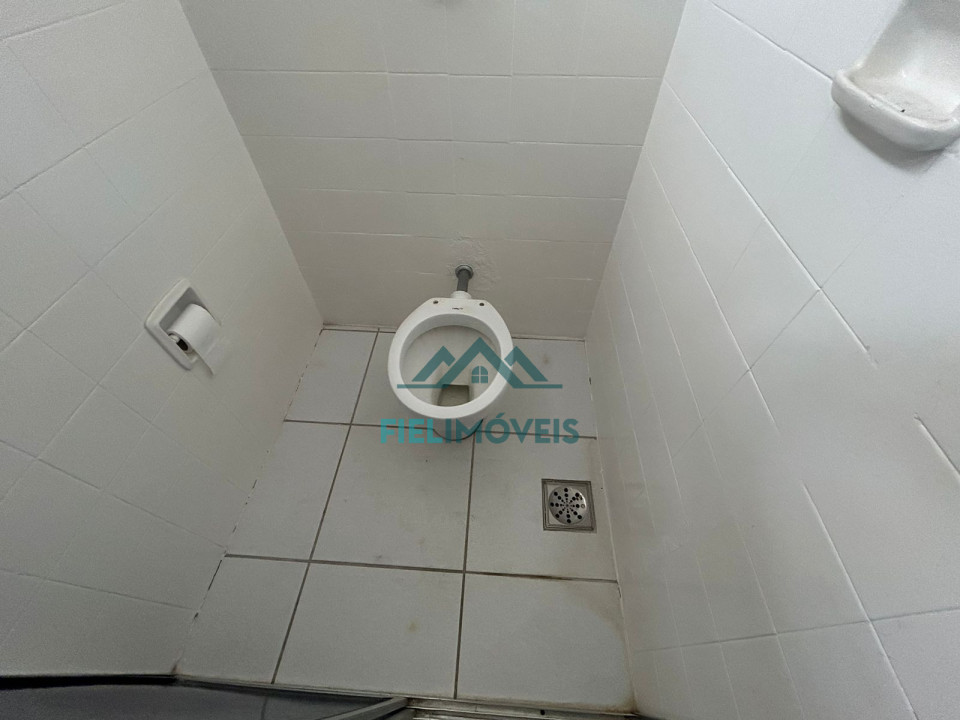 APARTAMENTO ESPAÇOSO NA AVENIDA BRASIL COM EXCELENTE LOCALIZAÇÃO