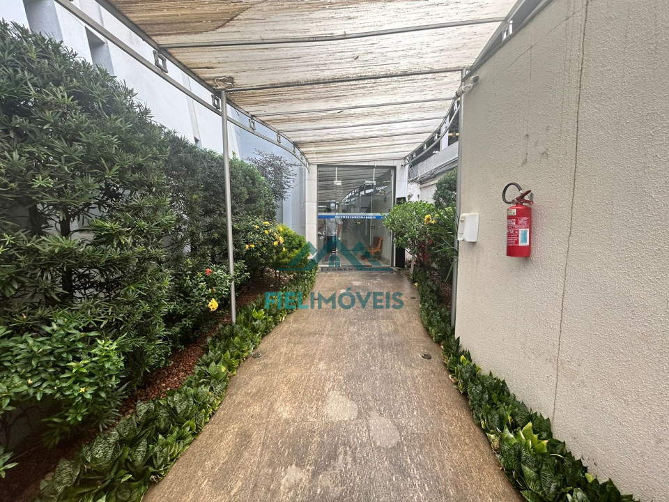 APARTAMENTO ESPAÇOSO NA AVENIDA BRASIL COM EXCELENTE LOCALIZAÇÃO