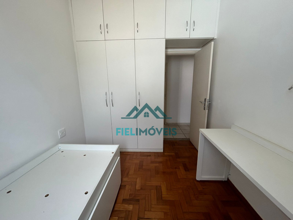 Apartamento espaçoso na ilha, com; suíte (com hidromassagem), 2 quartos (com armários), sala 2 ambientes, cozinha, 2 banheiros, area de serviço,