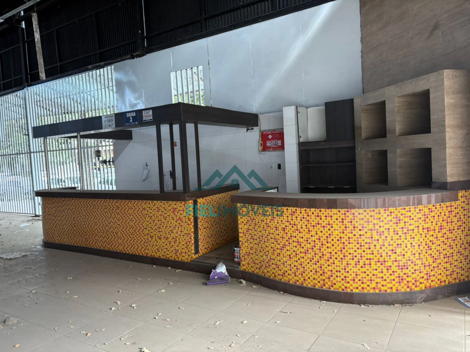 LOJA COM DE ESQUINA COM 1.100 METROS NO CENTRO