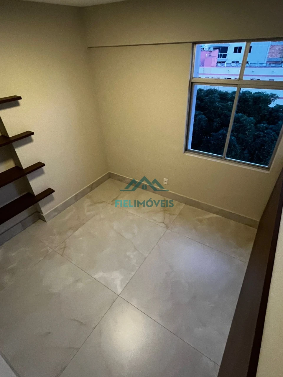 APARTAMENTO DE ALTO PADRÃO DISPONÍVEL NO CENTRO