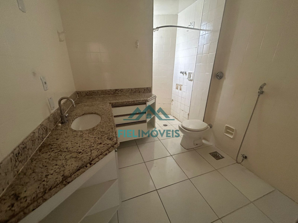 APARTAMENTO ESPAÇOSO NA AVENIDA BRASIL COM EXCELENTE LOCALIZAÇÃO