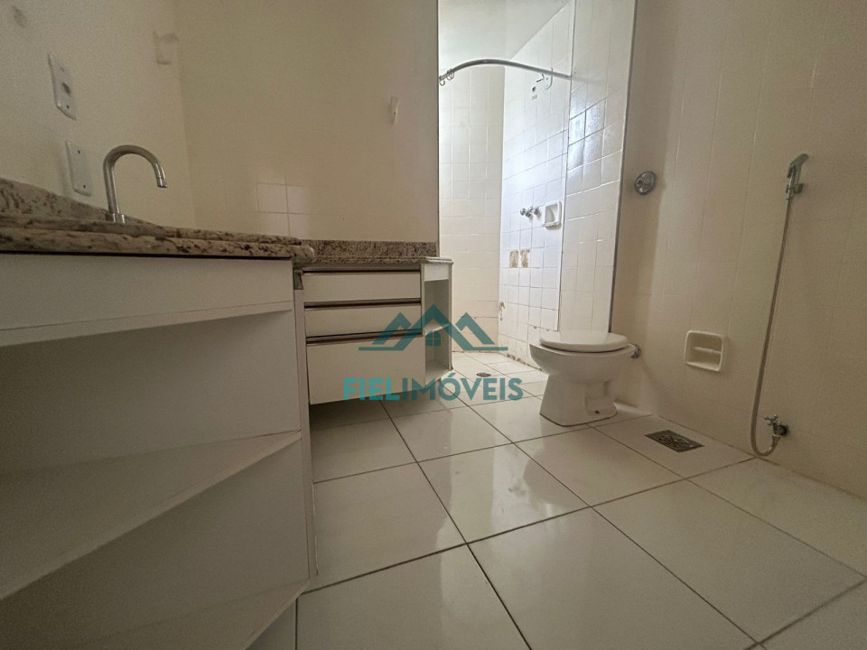 APARTAMENTO ESPAÇOSO NA AVENIDA BRASIL COM EXCELENTE LOCALIZAÇÃO