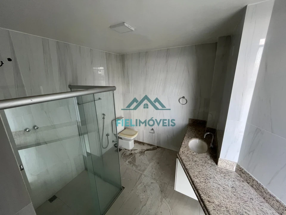 APARTAMENTO ESPAÇOSO E FRESCO NA AV. BRASIL
