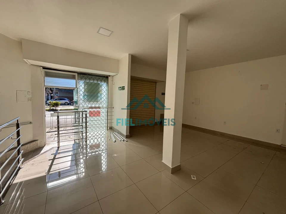 LOJA COMERCIAL BEM LOCALIZADA NA AV JK
