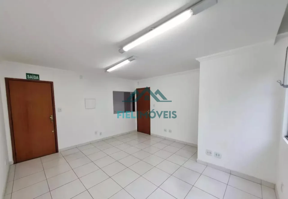 PRÉDIO COM SALAS