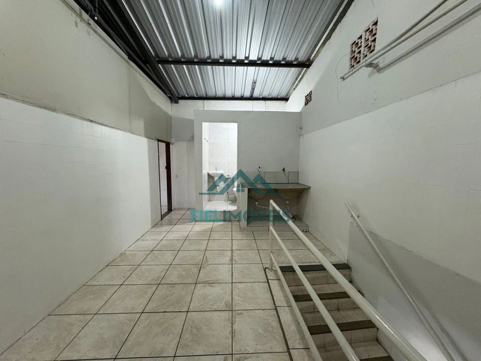 LOJA ESPAÇOSA BEM LOCALIZADA NO CENTRO