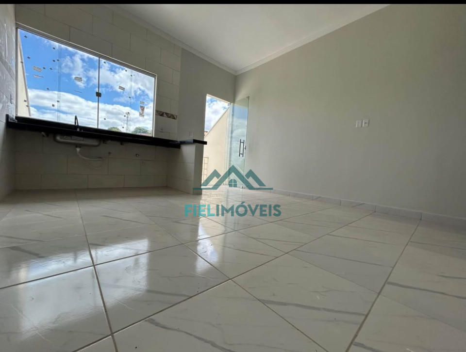 CASA ESPAÇOSA COM 3 QUARTOS E AREA NOS FUNOS