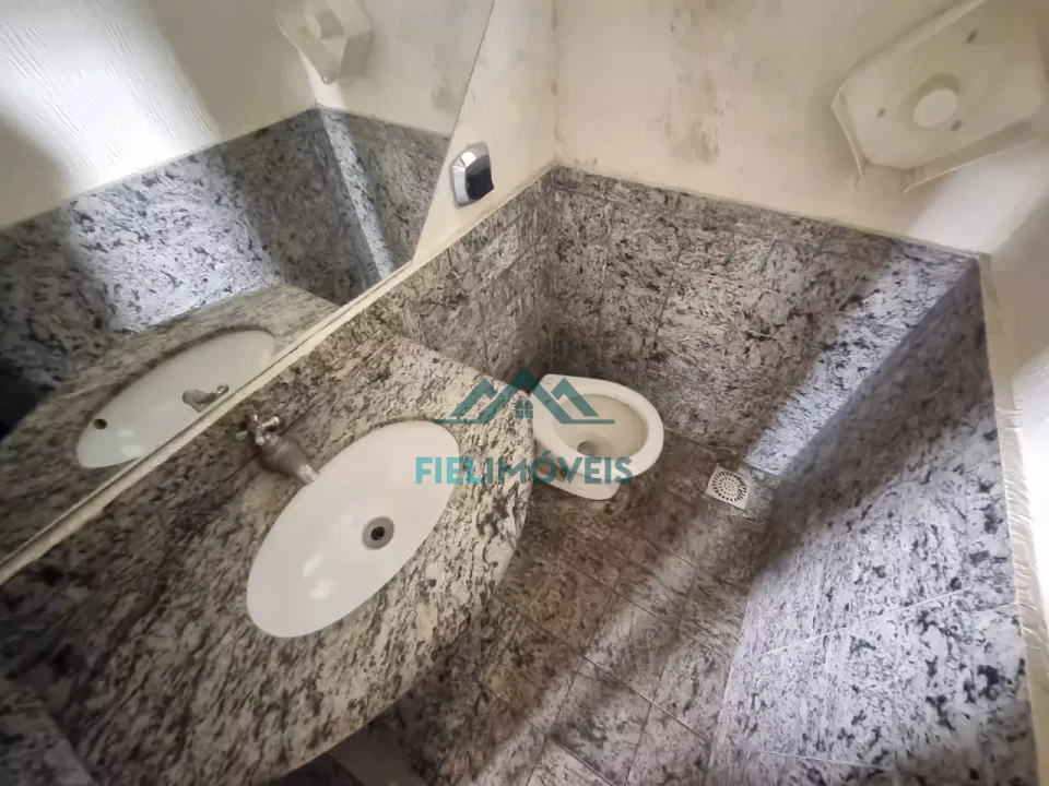 LOJA DE ESQUINA COM 400 MTS NA ILHA