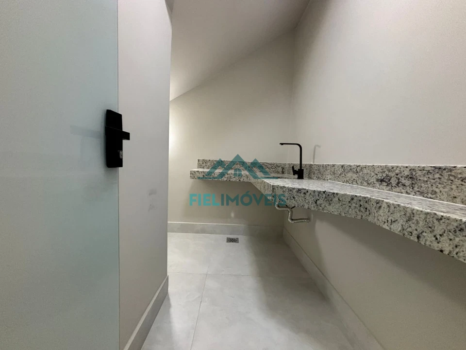 LOJA ESPAÇOSA E BEM LOCALIZADA NO VILA ISA (LOJA 01)