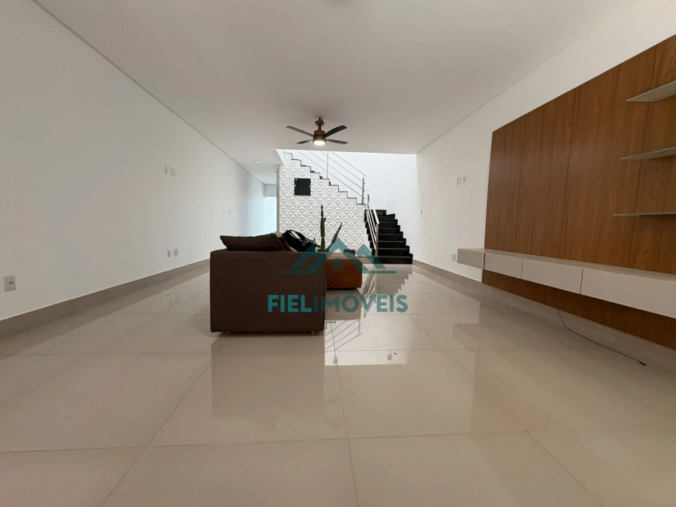 DUPLEX COM AREA GOUMERT LAGOA SANTA