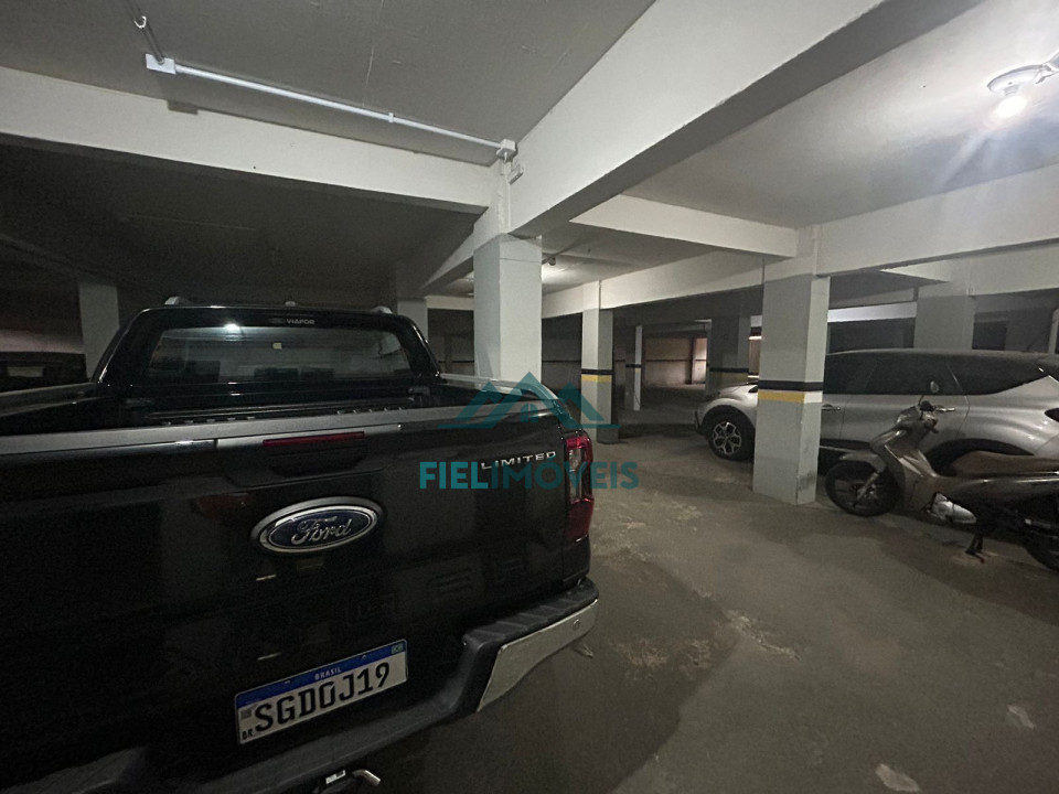 APARTAMENTO ESPAÇOSO NA AVENIDA BRASIL COM EXCELENTE LOCALIZAÇÃO