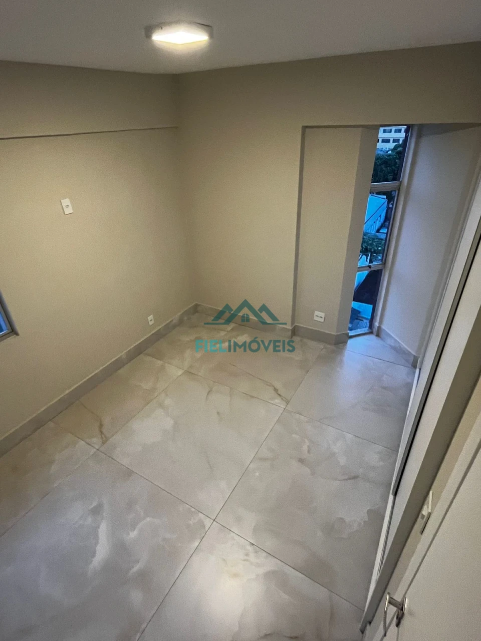 APARTAMENTO DE ALTO PADRÃO DISPONÍVEL NO CENTRO