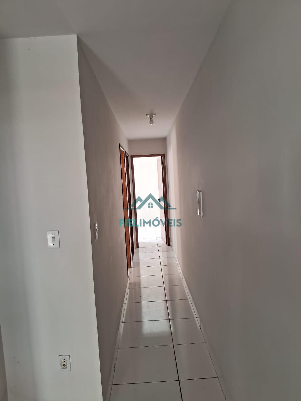 CASA BAIXA BEM LOCALIZADA CARAVELAS.