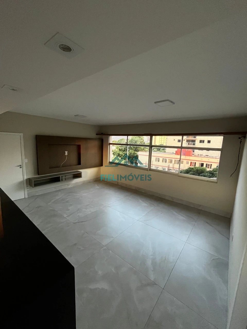 APARTAMENTO DE ALTO PADRÃO DISPONÍVEL NO CENTRO