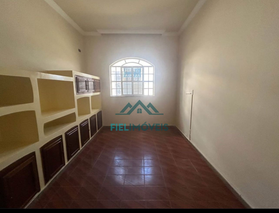 APARTAMENTO TÉRREO COM 4 QUARTOS (1 SUITE).