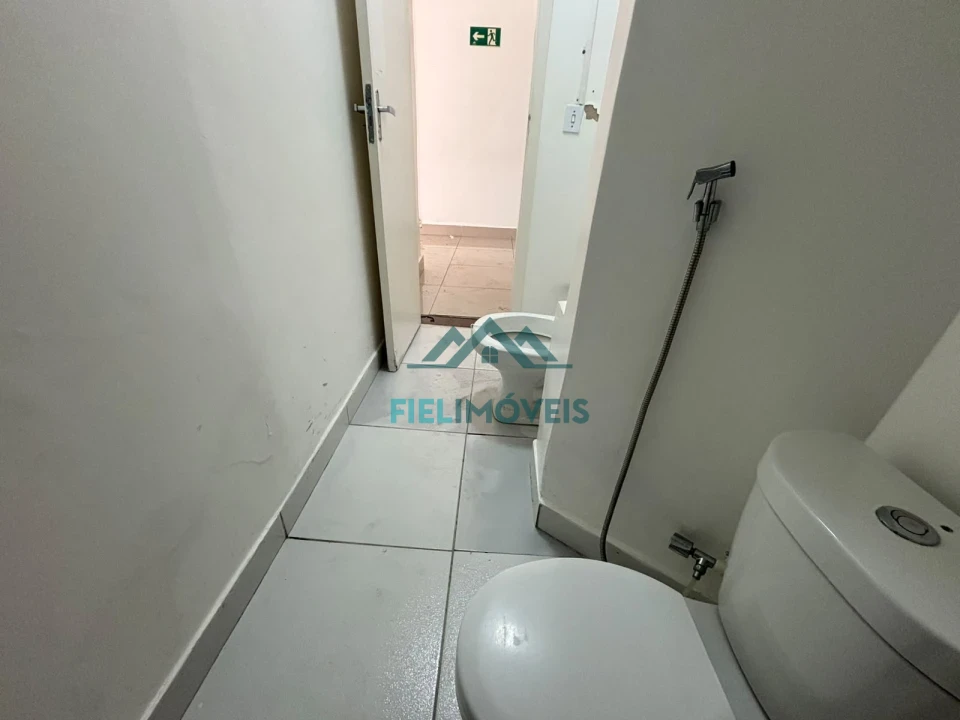LOJA COMERCIAL BEM LOCALIZADA NA AV JK