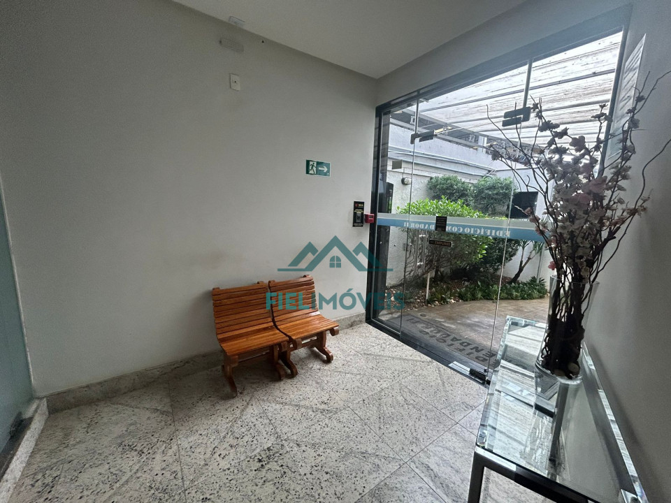 APARTAMENTO ESPAÇOSO NA AVENIDA BRASIL COM EXCELENTE LOCALIZAÇÃO