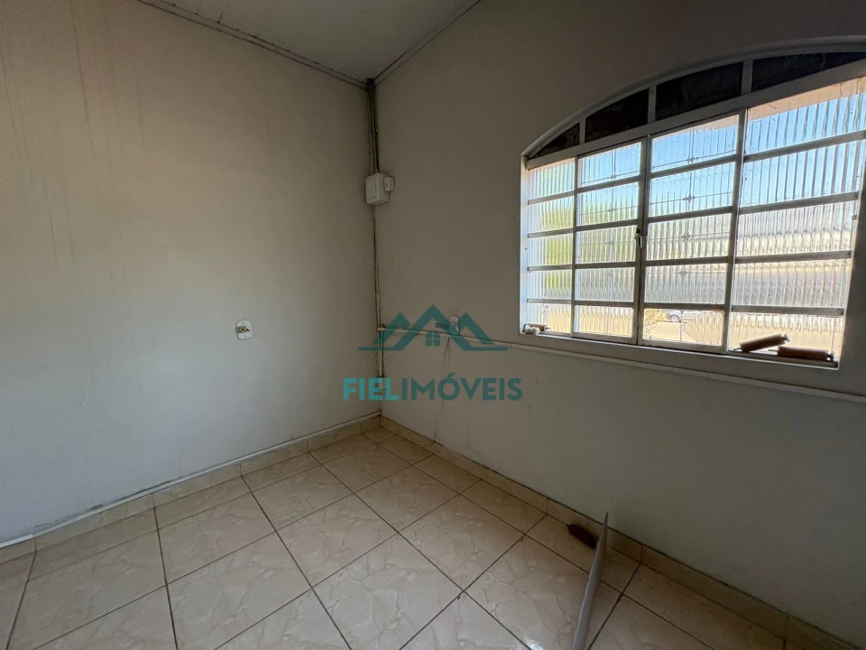 LOJA ESPAÇOSA BEM LOCALIZADA NO CENTRO