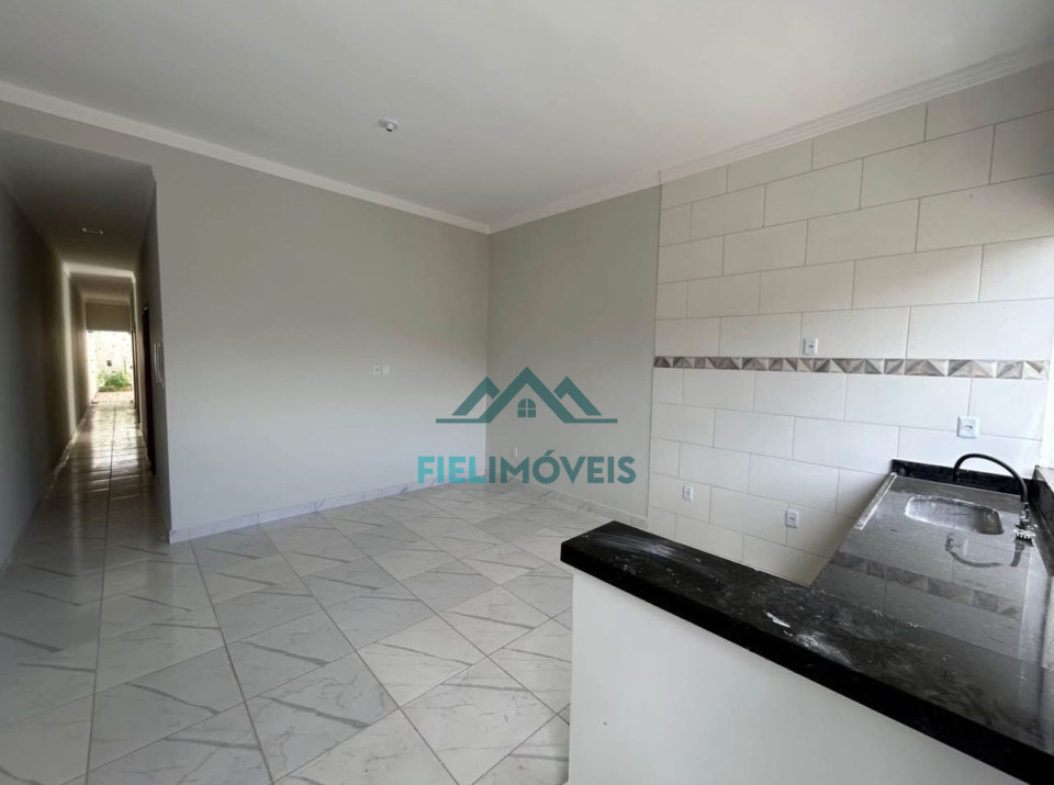 CASA ESPAÇOSA COM 3 QUARTOS E AREA NOS FUNOS