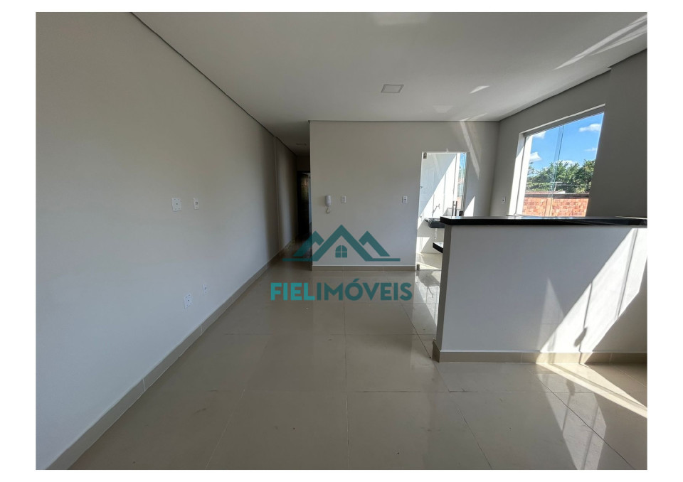 Apartamento com suite + 1 quarto, cozinha, sala, sacada, banheiro e garagem.