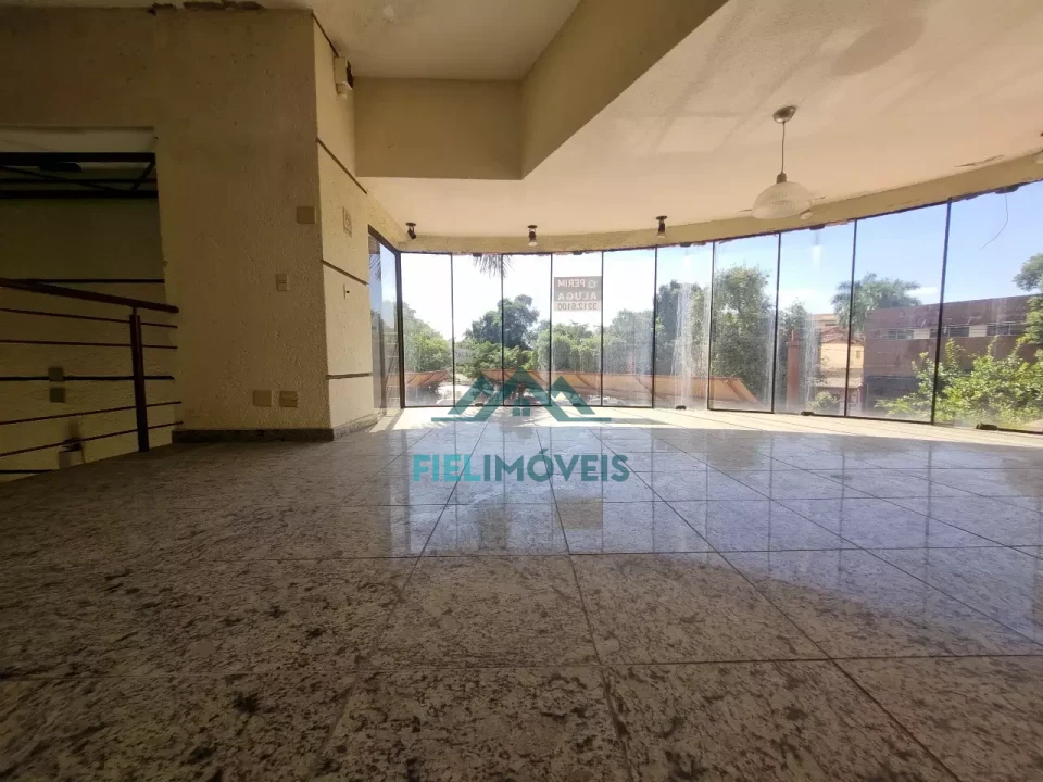 LOJA DE ESQUINA COM 400 MTS NA ILHA