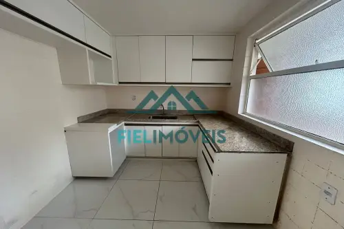 APARTAMENTO ESPAÇOSO NA AVENIDA BRASIL COM EXCELENTE LOCALIZAÇÃO