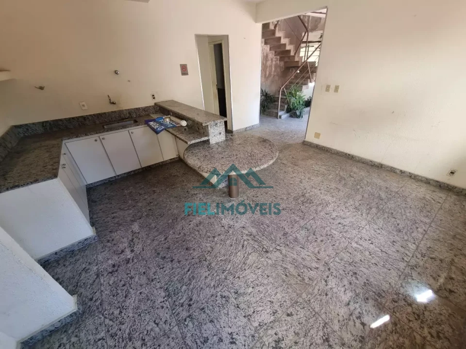 LOJA DE ESQUINA COM 400 MTS NA ILHA