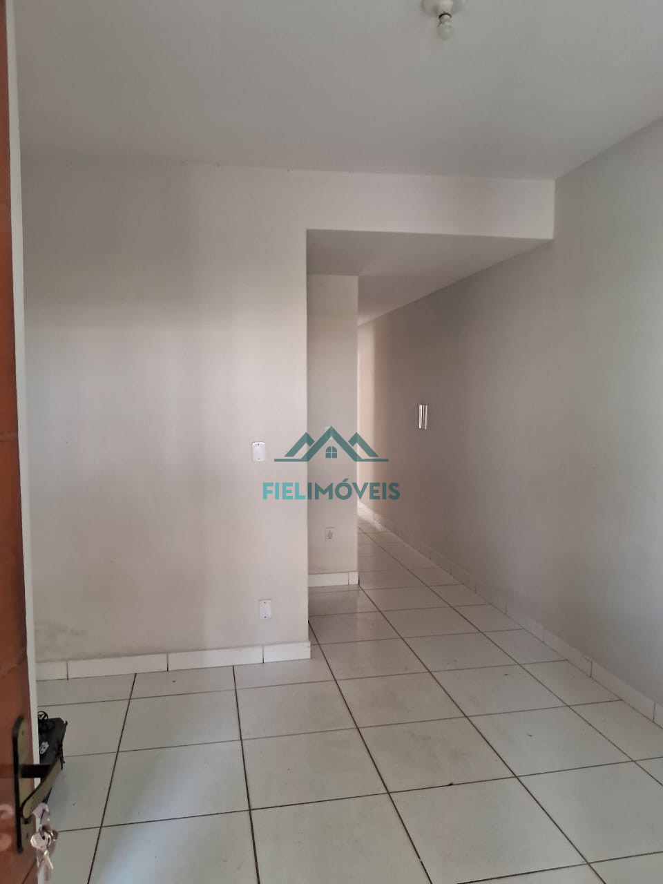 CASA BAIXA BEM LOCALIZADA CARAVELAS.