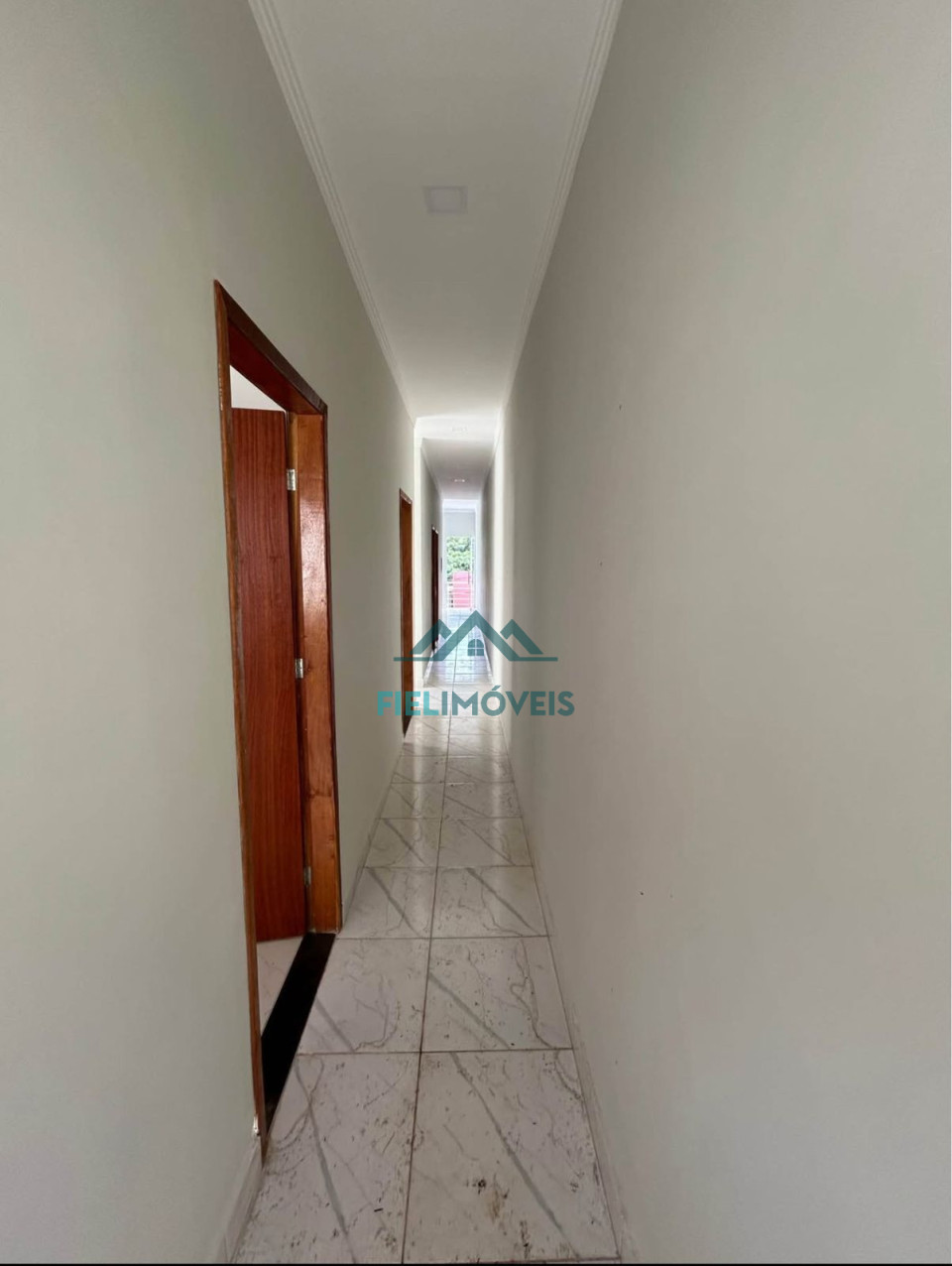 CASA ESPAÇOSA COM 3 QUARTOS E AREA NOS FUNOS