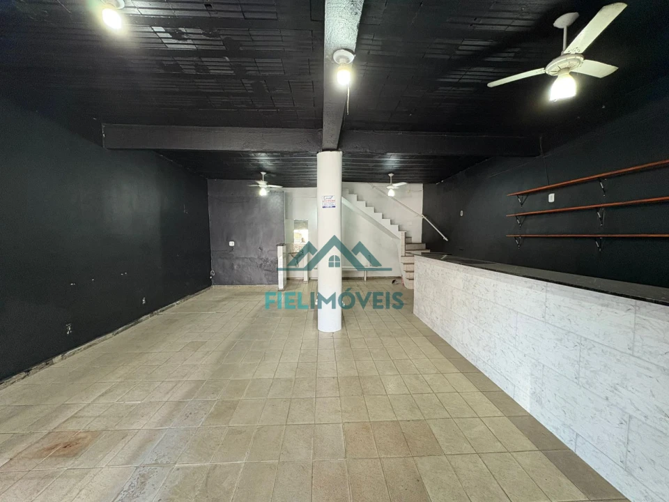 LOJA ESPAÇOSA BEM LOCALIZADA NO CENTRO