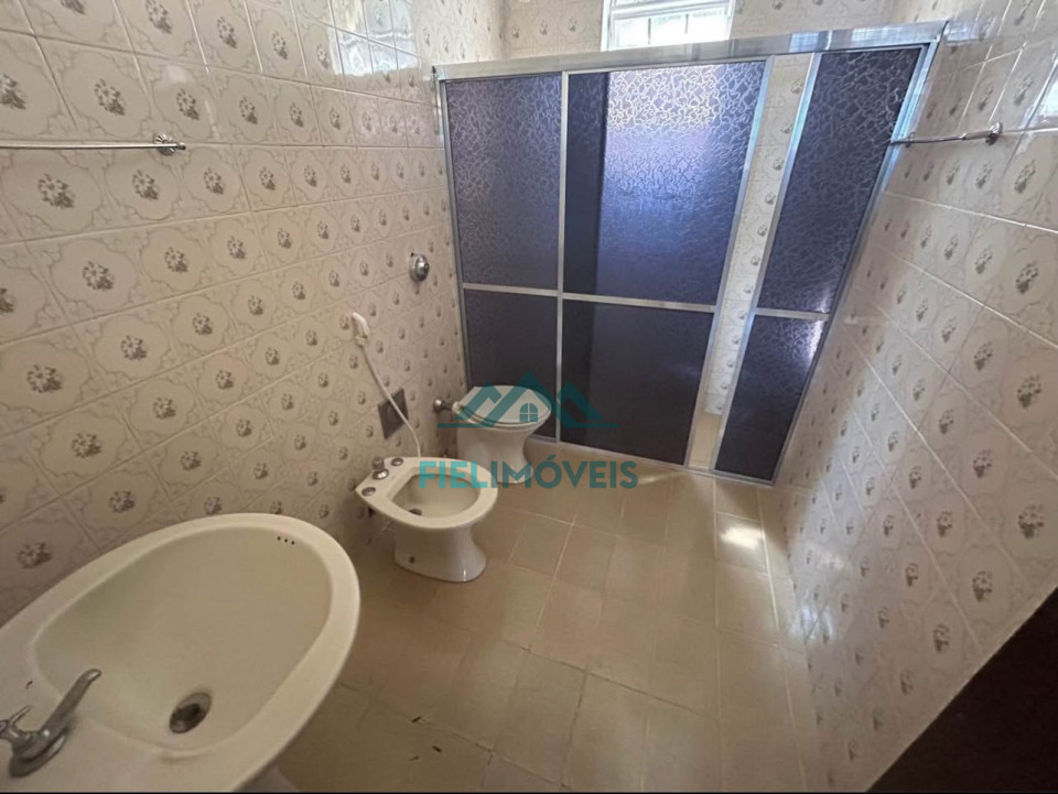 APARTAMENTO TÉRREO COM 4 QUARTOS (1 SUITE).