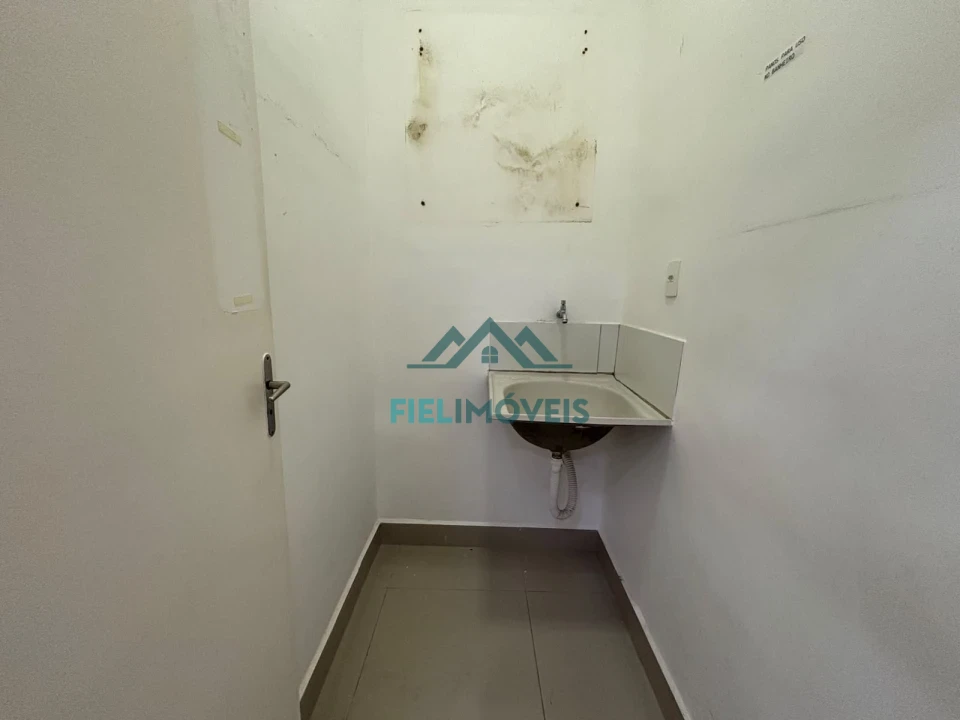 LOJA COMERCIAL BEM LOCALIZADA NA AV JK