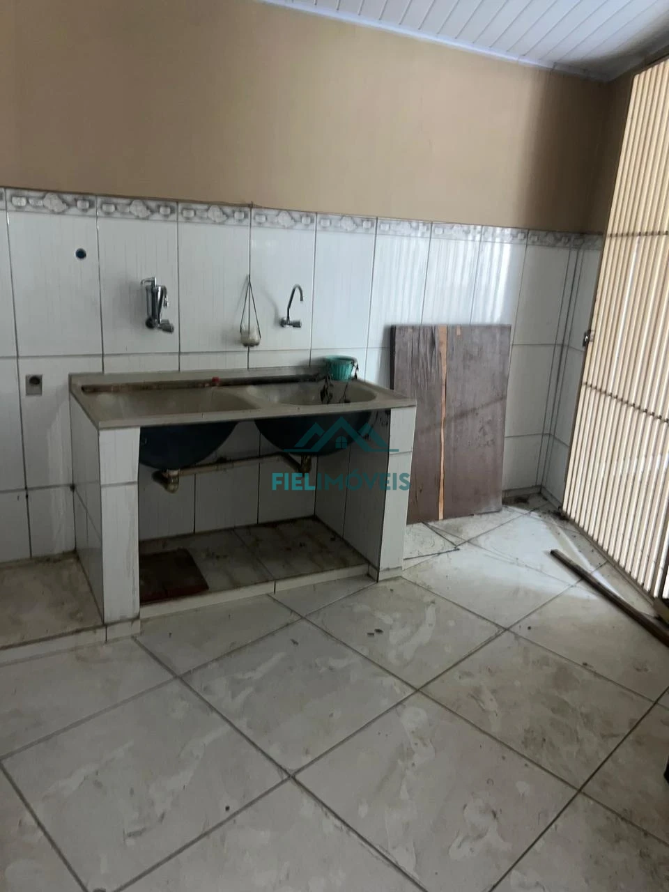 CASA A VENDA NO BAIRO JARDIM PEROLA - PRÓXIMA AO BIG MAIS