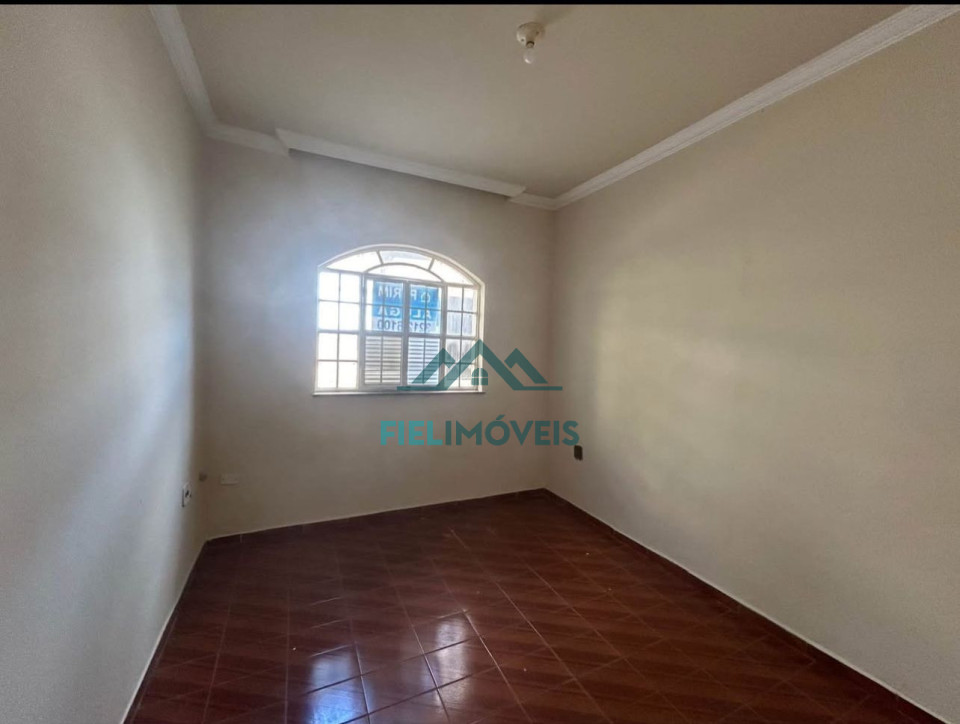 APARTAMENTO TÉRREO COM 4 QUARTOS (1 SUITE).