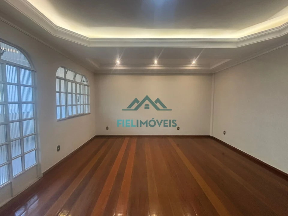 APARTAMENTO ESPAÇOSO NO CENTRO (201)