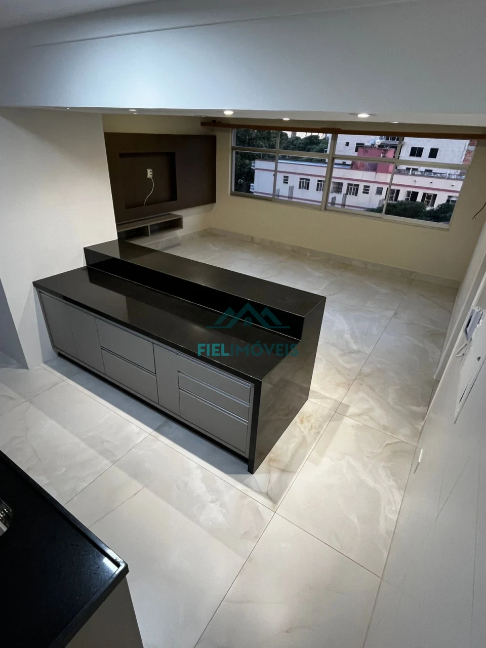 APARTAMENTO DE ALTO PADRÃO DISPONÍVEL NO CENTRO