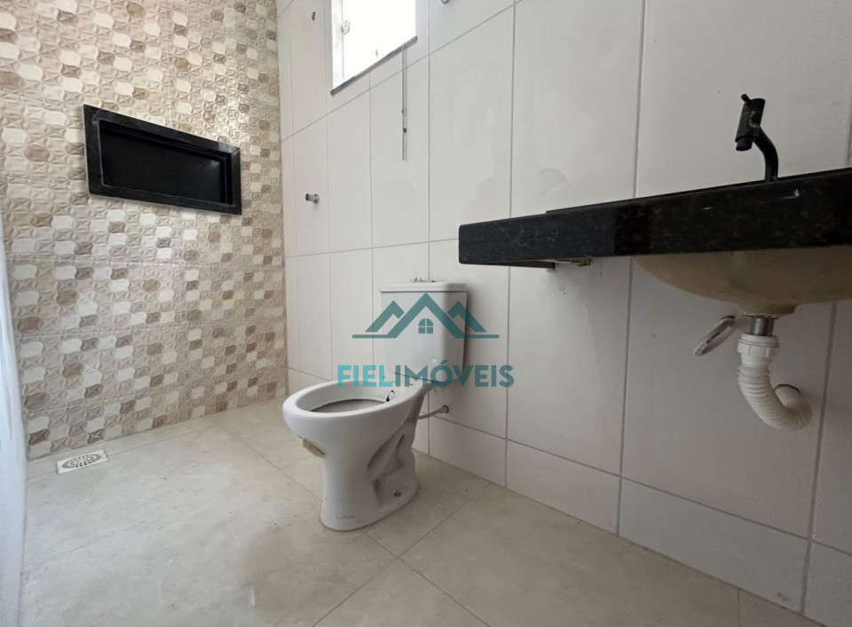 CASA ESPAÇOSA COM 3 QUARTOS E AREA NOS FUNOS