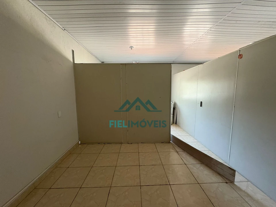 LOJA ESPAÇOSA BEM LOCALIZADA NO CENTRO