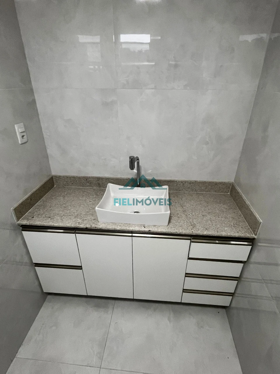 APARTAMENTO DE ALTO PADRÃO DISPONÍVEL NO CENTRO