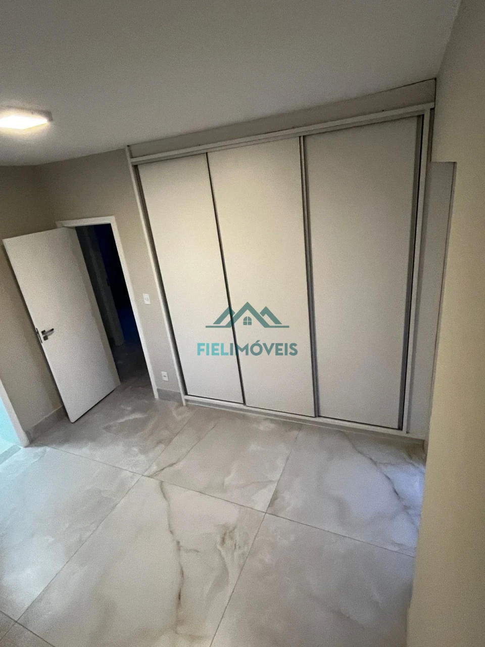 APARTAMENTO DE ALTO PADRÃO DISPONÍVEL NO CENTRO