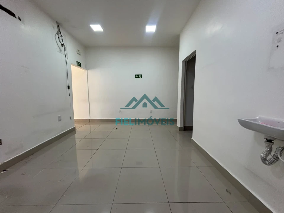 LOJA COMERCIAL BEM LOCALIZADA NA AV JK